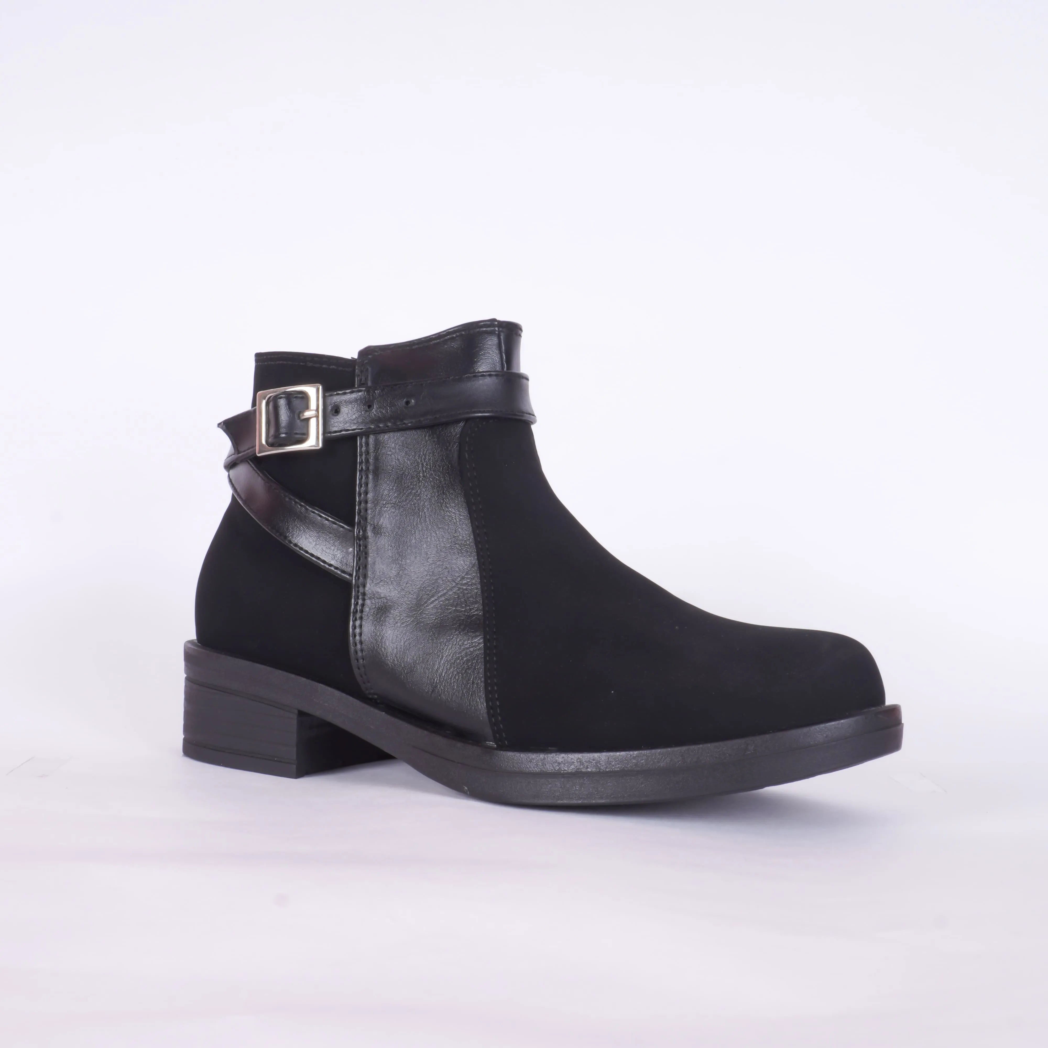 Bota Essential 2120